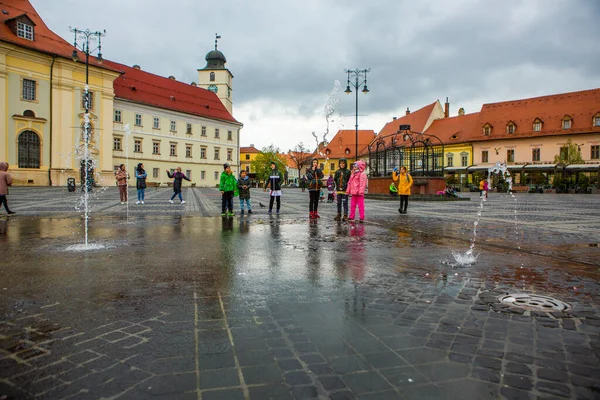 Średniowieczna Ulica Zabytkowymi Budynkami Samym Sercu Rumunii Sibiu Wschodnioeuropejskie Miasto — Zdjęcie stockowe