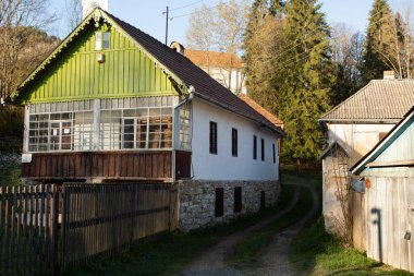 Rosia Montana, Transilvanya 'da güzel eski bir köy. Romanya 'da altın, demir ve bakır çıkarmaya başlayan ilk madencilik kasabası. 