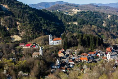Rosia Montana, Transilvanya 'da güzel eski bir köy. Romanya 'da altın, demir ve bakır çıkarmaya başlayan ilk madencilik kasabası. 