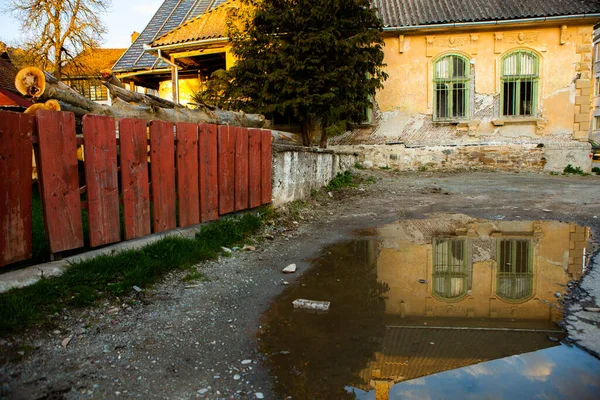 罗西亚蒙大拿 一个美丽的古老村庄在特兰西瓦尼亚 罗马尼亚第一个开始开采黄金 铜的矿镇 — 图库照片