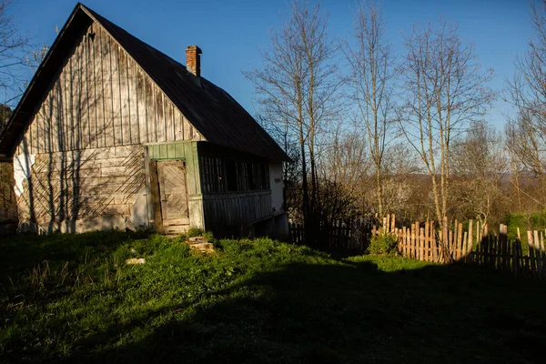 Rosia Montana, Transilvanya 'da güzel eski bir köy. Romanya 'da altın, demir ve bakır çıkarmaya başlayan ilk madencilik kasabası. 