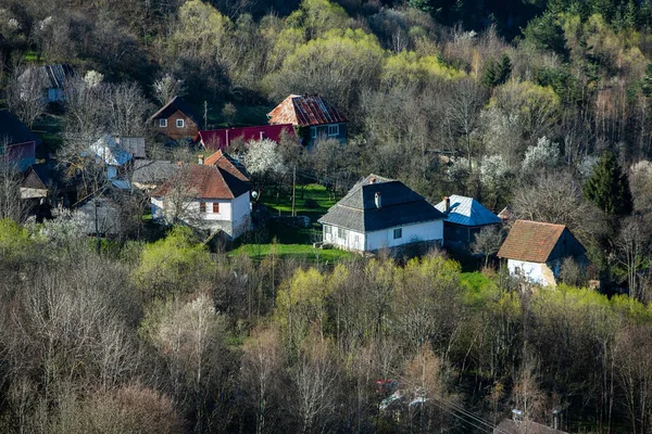 罗西亚蒙大拿 一个美丽的古老村庄在特兰西瓦尼亚 罗马尼亚第一个开始开采黄金 铜的矿镇 — 图库照片