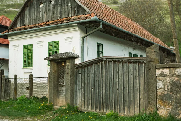 リメテはルーマニアのトランシルヴァニアにある小さな村です アプセニ山脈に位置し 絵のように美しい環境と保存状態の良いハンガリー建築様式で知られています — ストック写真