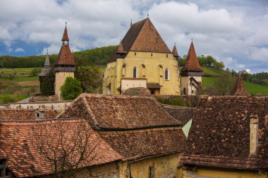 Biertan Romanya 'nın Transilvanya kentinde çok güzel bir ortaçağ köyü. Romanya 'nın tarihi bir kasabası Frankish ve Gotik mimari tarzını korumuştur. Seyahat fotoğrafı..