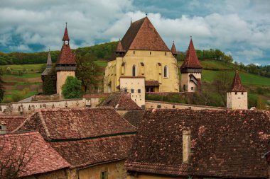 Biertan Romanya 'nın Transilvanya kentinde çok güzel bir ortaçağ köyü. Romanya 'nın tarihi bir kasabası Frankish ve Gotik mimari tarzını korumuştur. Seyahat fotoğrafı..