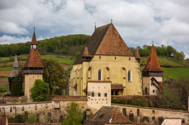 Biertan Romanya 'nın Transilvanya kentinde çok güzel bir ortaçağ köyü. Romanya 'nın tarihi bir kasabası Frankish ve Gotik mimari tarzını korumuştur. Seyahat fotoğrafı..