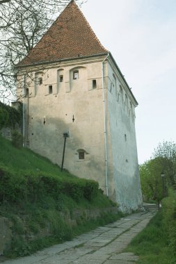 Romanya 'nın göbeğindeki Sighisoara adlı güzel bir ortaçağ kalesi, Doğu Avrupa' daki Transilvanya seyahat beldesi.