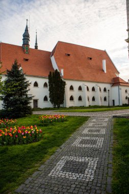 Romanya 'nın göbeğindeki Sighisoara adlı güzel bir ortaçağ kalesi, Doğu Avrupa' daki Transilvanya seyahat beldesi.