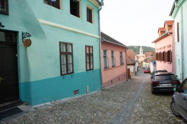 Romanya 'nın göbeğindeki Sighisoara adlı güzel bir ortaçağ kalesi, Doğu Avrupa' daki Transilvanya seyahat beldesi.
