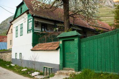 Rimetea, Romanya 'nın Transilvanya kentinde bulunan küçük bir köydür. Apuseni Dağları 'nda yer almaktadır ve güzel manzarası ve iyi korunmuş Macar mimari tarzıyla ünlüdür..