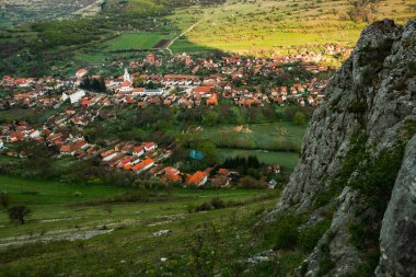 Rimetea, Romanya 'nın Transilvanya kentinde bulunan küçük bir köydür. Apuseni Dağları 'nda yer almaktadır ve güzel manzarası ve iyi korunmuş Macar mimari tarzıyla ünlüdür..