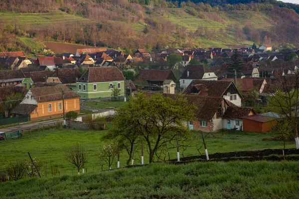 비에르 루마니아의 트란실바니아에 아름다운 마을이었습니다 프랑크 양식으로 루마니아의 역사적 마을이다 — 스톡 사진