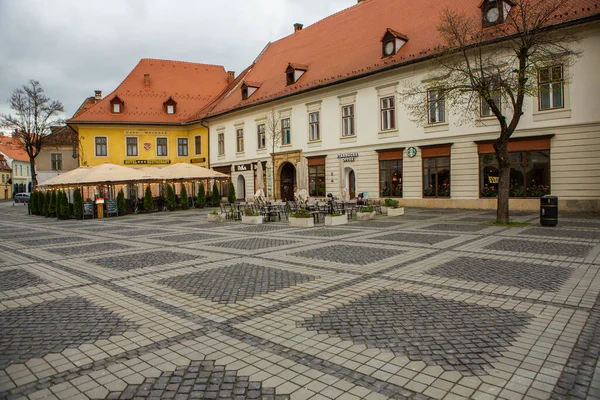Romanya Nın Göbeğinde Tarihi Binaları Olan Ortaçağ Caddesi Sibiu Doğu — Stok fotoğraf
