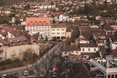 Romanya 'nın göbeğindeki Sighisoara adlı güzel bir ortaçağ kalesi, Doğu Avrupa' daki Transilvanya seyahat beldesi.