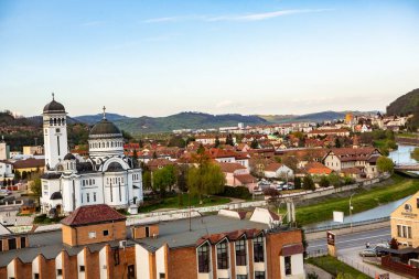 Romanya 'nın göbeğindeki Sighisoara adlı güzel bir ortaçağ kalesi, Doğu Avrupa' daki Transilvanya seyahat beldesi.
