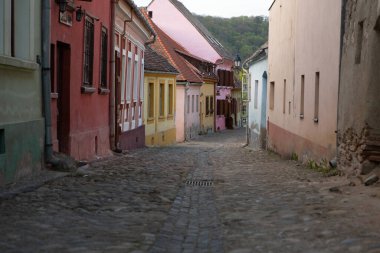 Romanya 'nın göbeğindeki Sighisoara adlı güzel bir ortaçağ kalesi, Doğu Avrupa' daki Transilvanya seyahat beldesi.