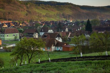 Biertan Romanya 'nın Transilvanya kentinde çok güzel bir ortaçağ köyü. Romanya 'nın tarihi bir kasabası Frankish ve Gotik mimari tarzını korumuştur. Seyahat fotoğrafı..