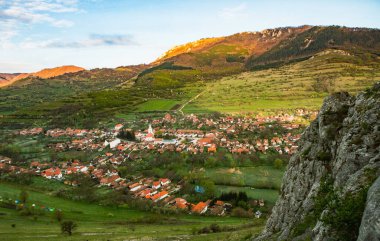 Rimetea, Romanya 'nın Transilvanya kentinde bulunan küçük bir köydür. Apuseni Dağları 'nda yer almaktadır ve güzel manzarası ve iyi korunmuş Macar mimari tarzıyla ünlüdür..