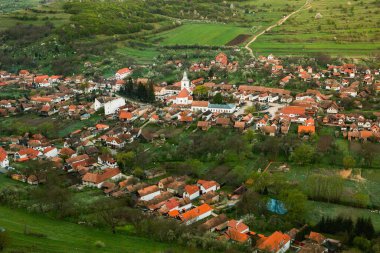 Rimetea, Romanya 'nın Transilvanya kentinde bulunan küçük bir köydür. Apuseni Dağları 'nda yer almaktadır ve güzel manzarası ve iyi korunmuş Macar mimari tarzıyla ünlüdür..