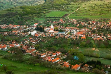 Rimetea, Romanya 'nın Transilvanya kentinde bulunan küçük bir köydür. Apuseni Dağları 'nda yer almaktadır ve güzel manzarası ve iyi korunmuş Macar mimari tarzıyla ünlüdür..
