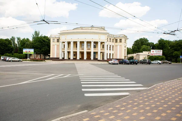 Piękna Czysta Ulica Tiraspol Naddniestrzu Lub Mołdawii Słoneczny Letni Dzień — Zdjęcie stockowe