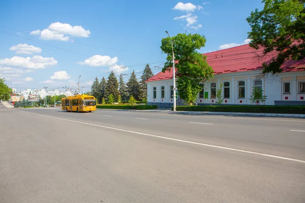 Een Mooie Schone Straat Tiraspol Transnistrië Moldavië Een Zonnige Zomerdag — Stockfoto