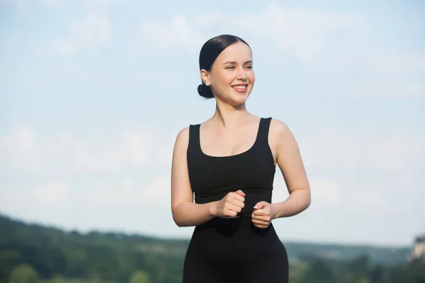 Young Woman Black Sportswear Exercising Outdoors Fitness Healthy Lifestyle Concept — Stock Photo, Image