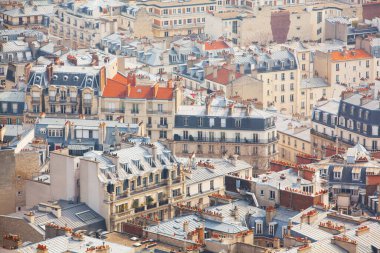 Paris, Fransa 'nın sokak manzarası. Paris Fransa 'nın başkenti ve en kalabalık şehridir..