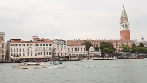 Evening Walk City Venetian Waters Italy — Stock Video