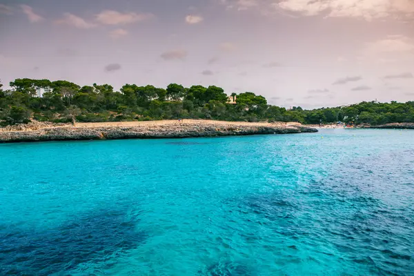 Schöne Strandlandschaft Bei Sonnenuntergang Exotische Tropische Inselnatur Blaues Meerwasser Meereswellen — Stockfoto