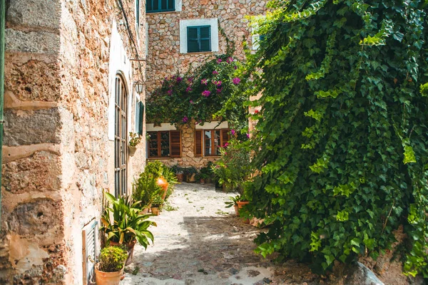 Veduta Una Strada Medievale Nel Centro Storico Del Pittoresco Villaggio — Foto Stock