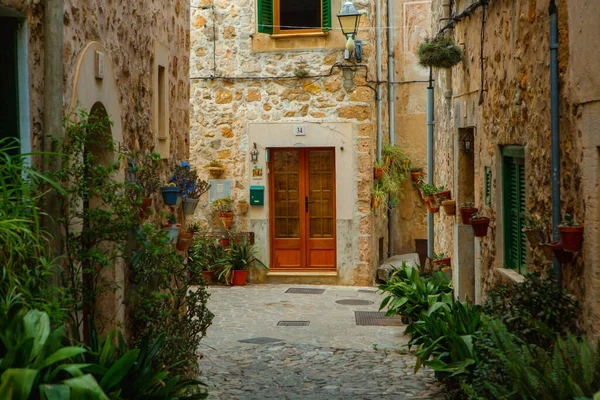 Vista Uma Rua Medieval Pitoresca Vila Estilo Espanhol Valdemossa Maiorca — Fotografia de Stock