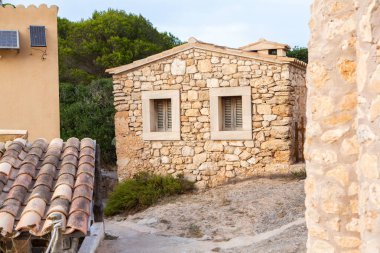 Tatil yürüyüşü Mallorca, İspanya. Akdeniz 'in Mayorka adasındaki Serra de Tramuntana dağlarının manzarasıyla güzel bir resim. Motorcular için cennet. Macera seyahati.