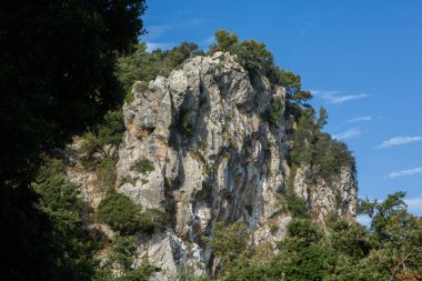 Tatil yürüyüşü Mallorca, İspanya. Akdeniz 'in Mayorka adasındaki Serra de Tramuntana dağlarının manzarasıyla güzel bir resim. Motorcular için cennet. Macera seyahati.