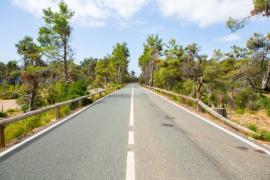 Tatil yürüyüşü Mallorca, İspanya. Akdeniz 'in Mayorka adasındaki Serra de Tramuntana dağlarının manzarasıyla güzel bir resim. Motorcular için cennet. Macera seyahati.