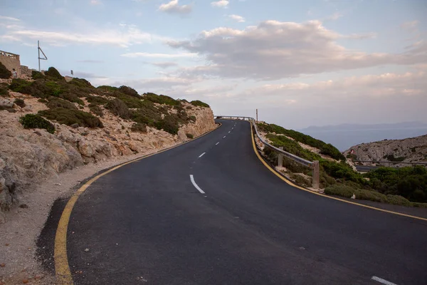 西班牙马略卡岛的徒步旅行 地中海马约卡岛的塞拉德特拉蒙大拿山风景秀丽 骑车人的天堂冒险旅行 — 图库照片