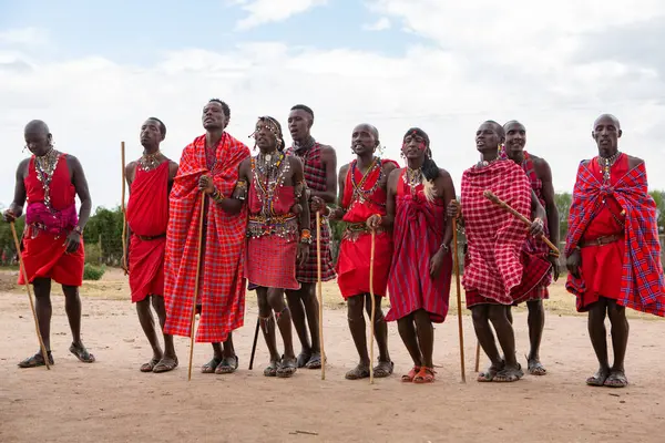 Masai Traditionele Kleurrijke Kleding Met Maasai Springende Dans Lokale Stam — Stockfoto