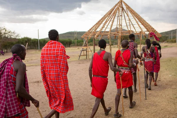 Masai Traditional Colorful Clothing Showing Maasai Jumping Dance Local Tribe — Stock Photo, Image