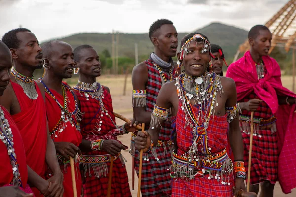 Masai Traditioneller Farbenfroher Kleidung Die Den Tanz Der Massai Beim — Stockfoto