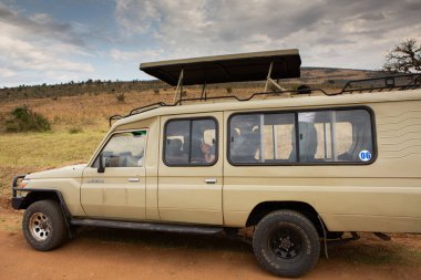 Masai Mara Ulusal Parkı Kenya 'da cip safarisi
