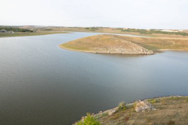 Kırsalda romantik bir manzara. Avrupa 'nın güzel sonbahar doğası.
