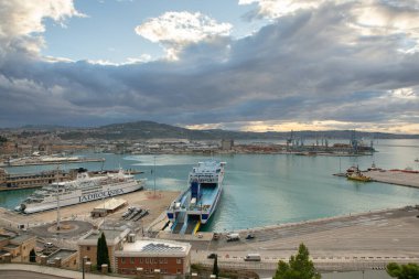 Adriyatik kıyısındaki İtalyan liman kenti Ancona 'nın güzel manzarası.