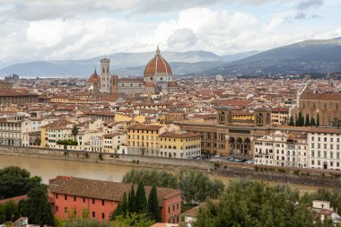 İtalya 'nın Toskana bölgesindeki ortaçağ kenti Floransa' nın panoramasıyla hoto