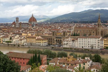 İtalya 'nın Toskana bölgesindeki ortaçağ kenti Floransa' nın panoramasıyla hoto