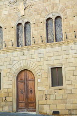 İtalya 'nın Siena kentindeki güzel siyahi ve ortaçağ caddesi