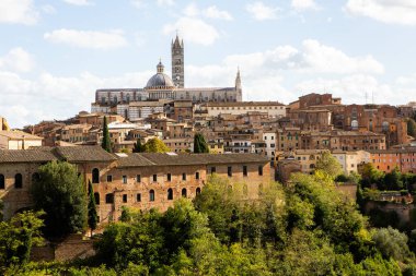 İtalya 'nın Siena kentindeki güzel siyahi ve ortaçağ caddesi
