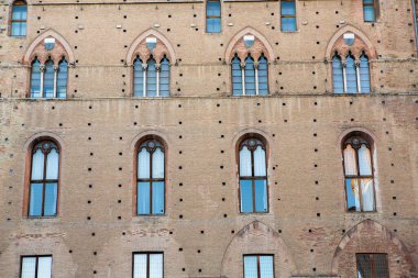 İtalya 'nın Siena kentindeki güzel siyahi ve ortaçağ caddesi