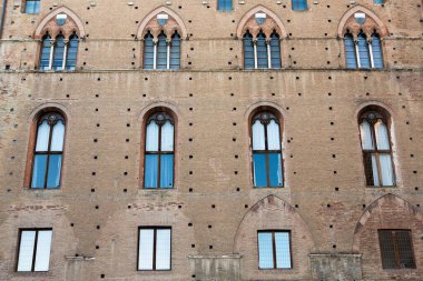 İtalya 'nın Siena kentindeki güzel siyahi ve ortaçağ caddesi