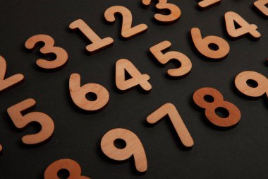 Rakamların geçmişi. Sıfırdan dokuza kadar. Sayıların dokusu. Mali veri kavramı. Matematik. Sayılarla kusursuz desen. finansal kriz konsepti. İş başarısı.