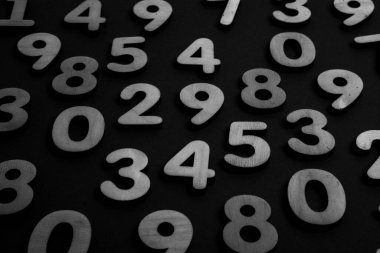 Rakamların geçmişi. Sıfırdan dokuza kadar. Sayıların dokusu. Mali veri kavramı. Matematik. Sayılarla kusursuz desen. finansal kriz konsepti. İş başarısı.
